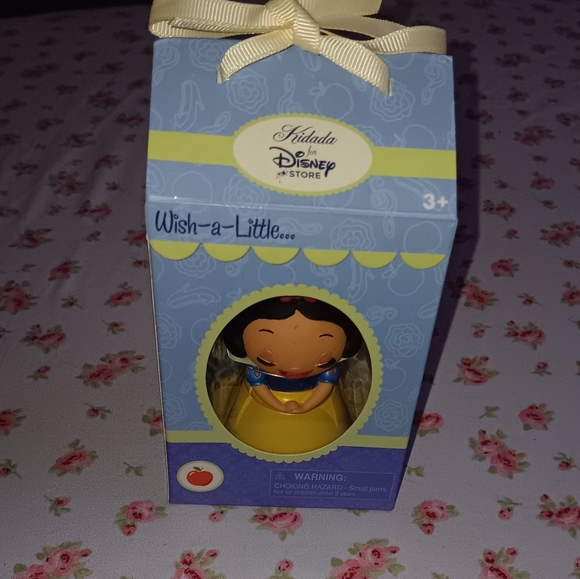 New Disney Kidada Snow White Wish A Little Figure Charm & Necklace Set - Picture 2 of 4